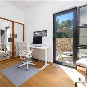 4 bedroom villa with pool and sea views near Dubrovnik sleeps 8